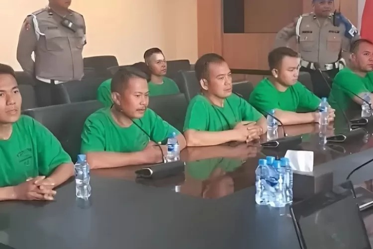 Bripka R Akui Terobos Massa Demi Selamatkan Penumpang Rantis Brimob